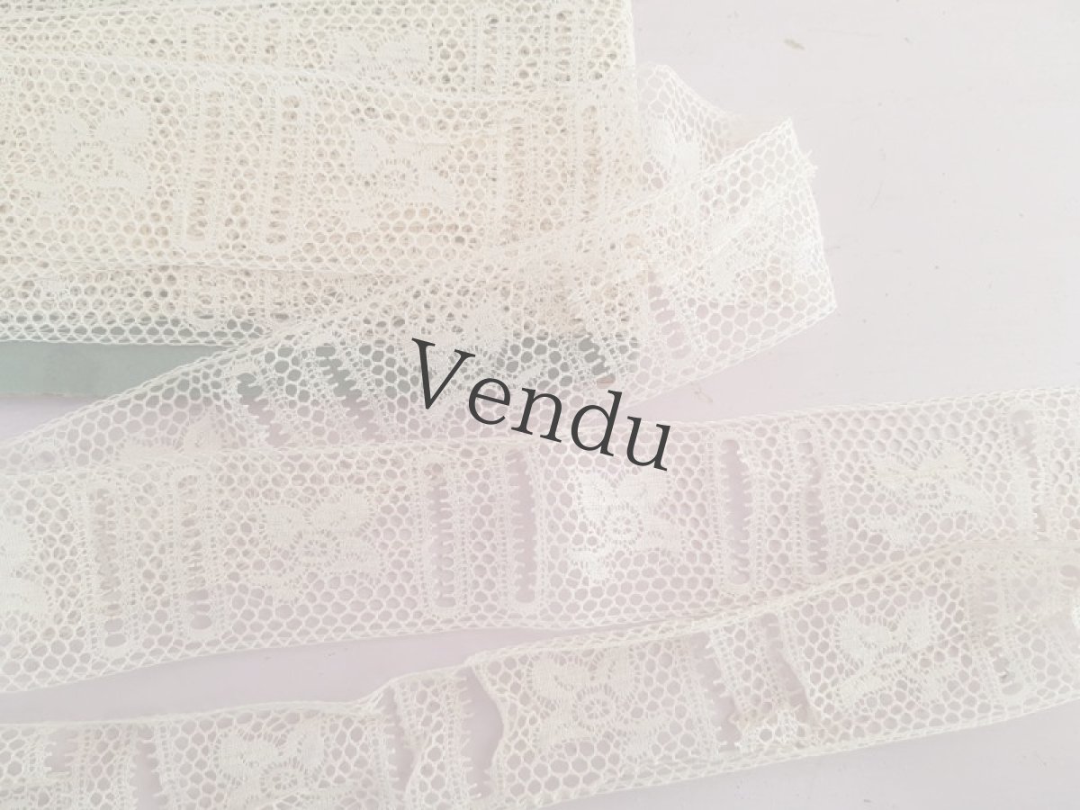 画像2: フランスアンティーク　リボン通し穴のあるヴァランシエンヌレース  50cm〜 (2)