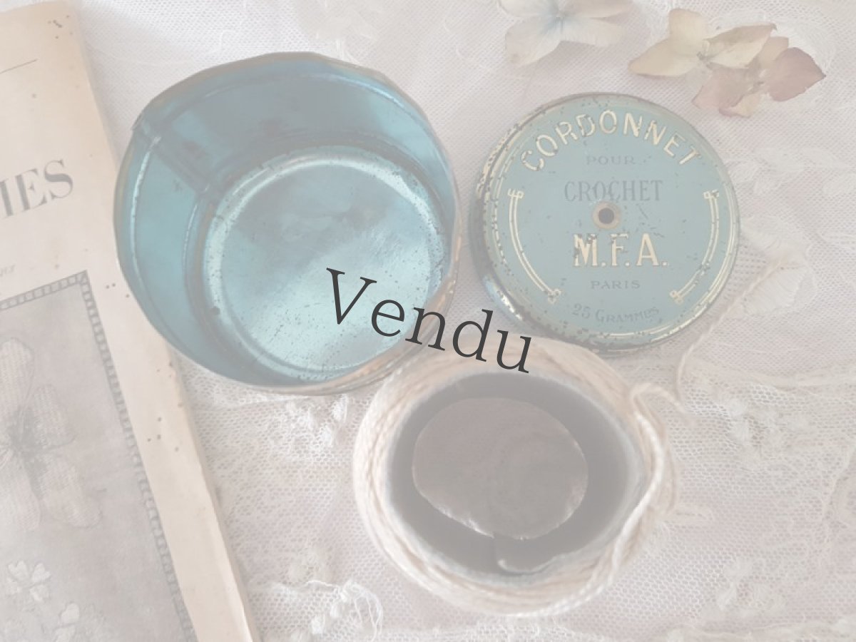 画像7: フランスアンティーク　L.V の糸缶ホルダー (7)