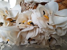 画像3: フランスアンティーク　布花ブーケ　黄色いガクの大きめの花 (3)