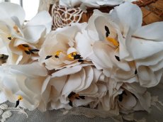 画像3: フランスアンティーク　布花ブーケ　黄色いガクの大きめの花 (3)