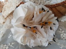 画像5: フランスアンティーク　布花ブーケ　黄色いガクの大きめの花 (5)