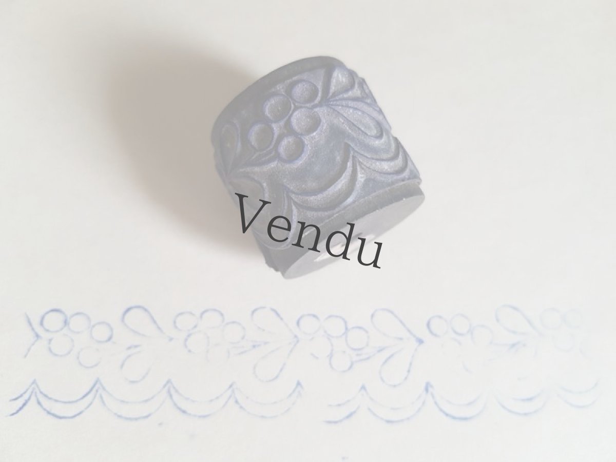 画像2: フランスアンティーク　刺繍スタンプ　木の実 (2)