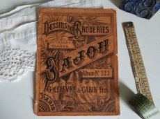 画像1: フランスアンティーク　MAISON SAJOU 刺繍アルファベット図案 DESSINS DE BRODERIRS Album No.323 (1)