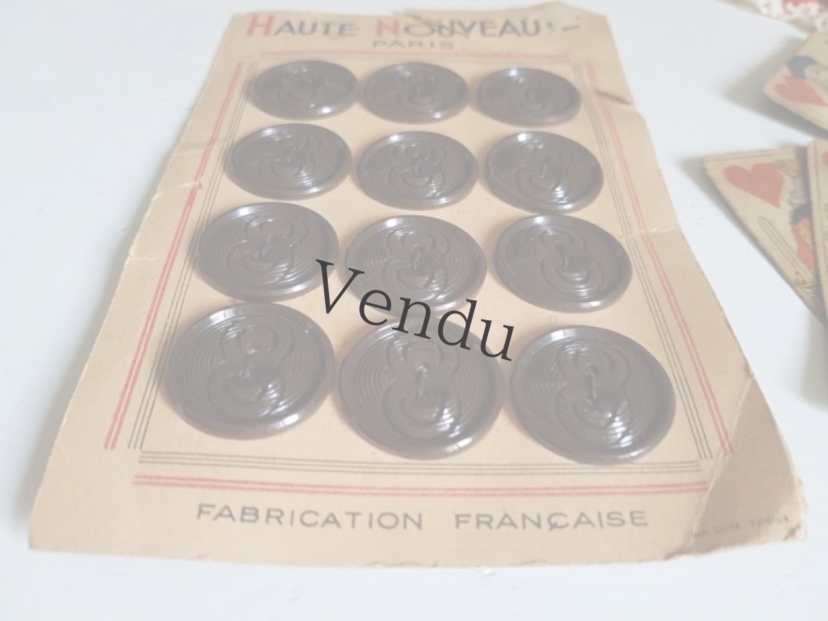 画像4: フランスヴィンテージ　チョコレートみたいなボタンシート27mm (4)