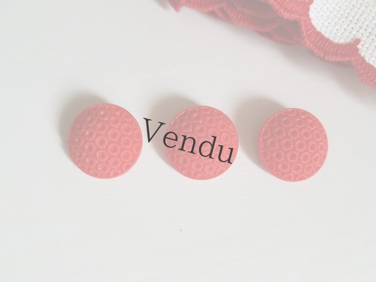 画像2: フランスヴィンテージ　赤いガラスボタン23mm 3個セット (2)