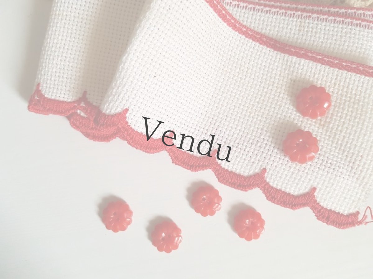 画像4: フランスヴィンテージ　ちいさな赤いお花のボタン 14mm 2個セット (4)