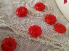 画像7: フランスヴィンテージ　ちいさな赤いお花のボタン 14mm 2個セット (7)