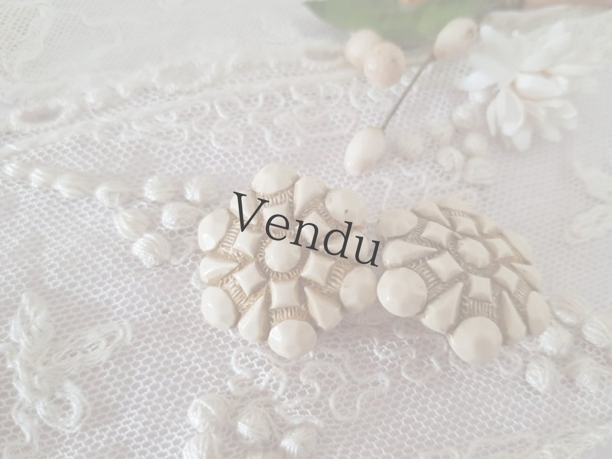 画像2: フランスヴィンテージ　白いレジンのボタン 28mm (2)