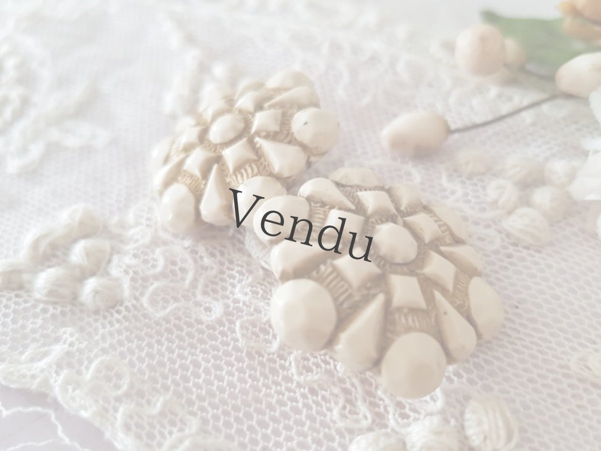 画像3: フランスヴィンテージ　白いレジンのボタン 28mm (3)