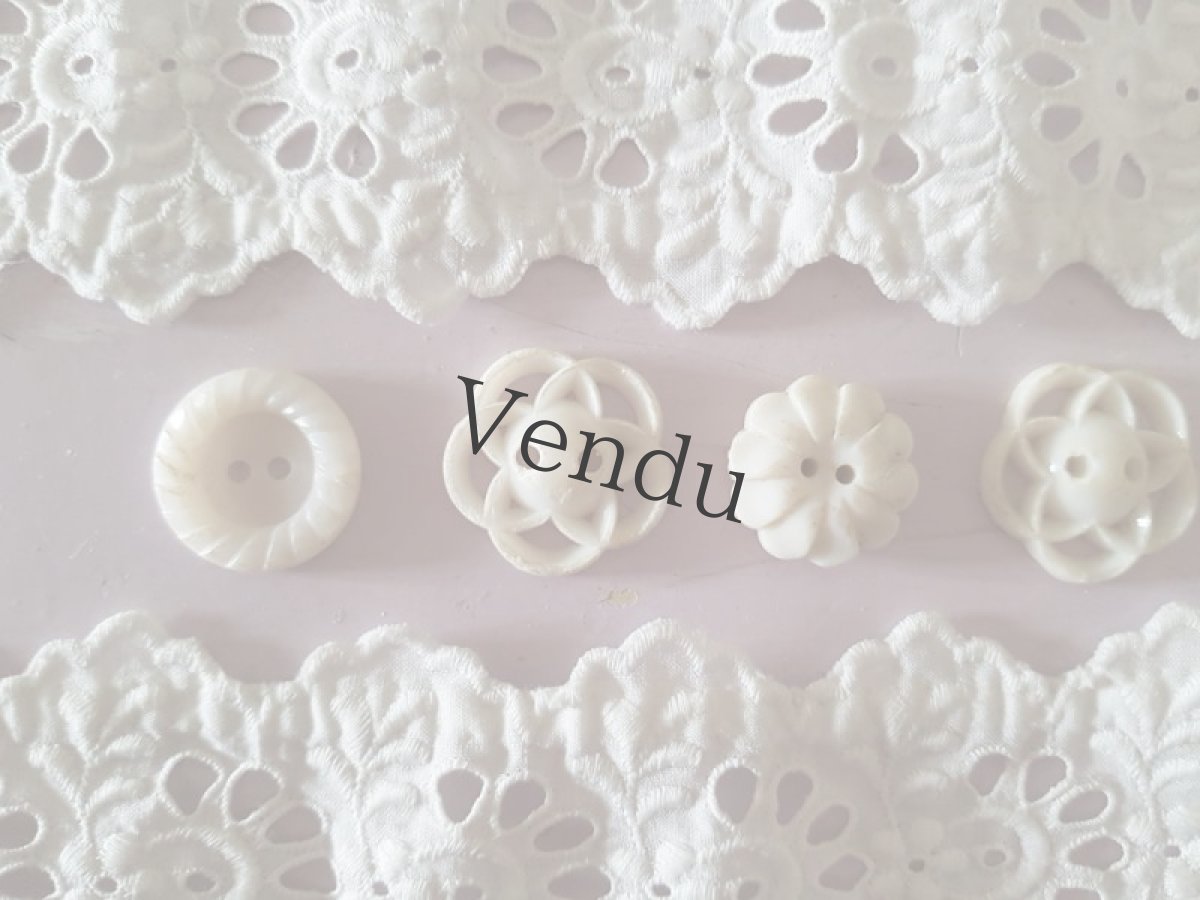 画像2: フランスヴィンテージ　レースとボタンのセット Blanc A (2)