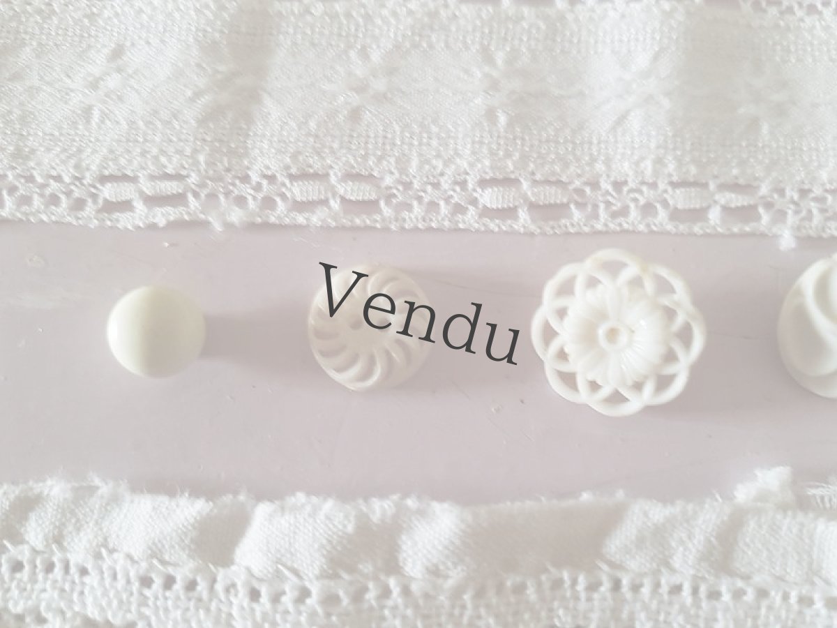 画像2: フランスヴィンテージ　レースとボタンのセット Blanc B (2)