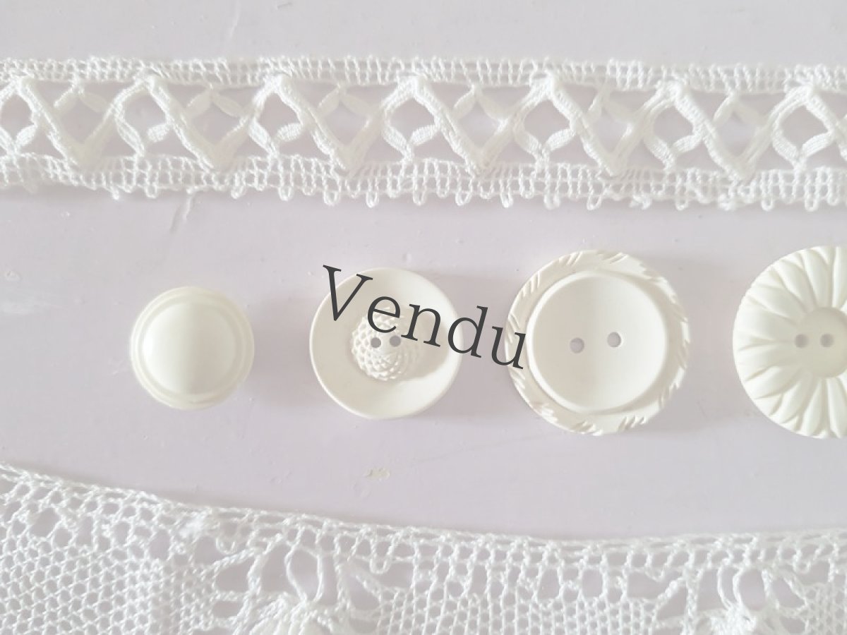 画像2: フランスヴィンテージ　レースとボタンのセット Blanc C (2)