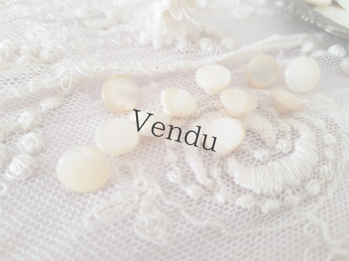 画像2: フランスアンティーク　貝ボタン 9ｍｍ 11個セット (2)