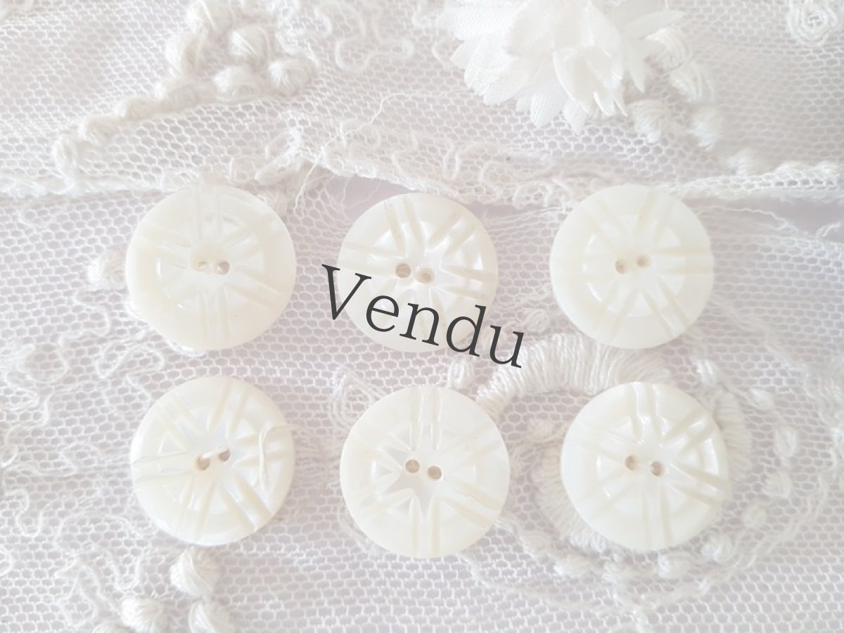 画像2: フランスアンティーク　きれいなカットの貝ボタン 18ｍｍ (2)