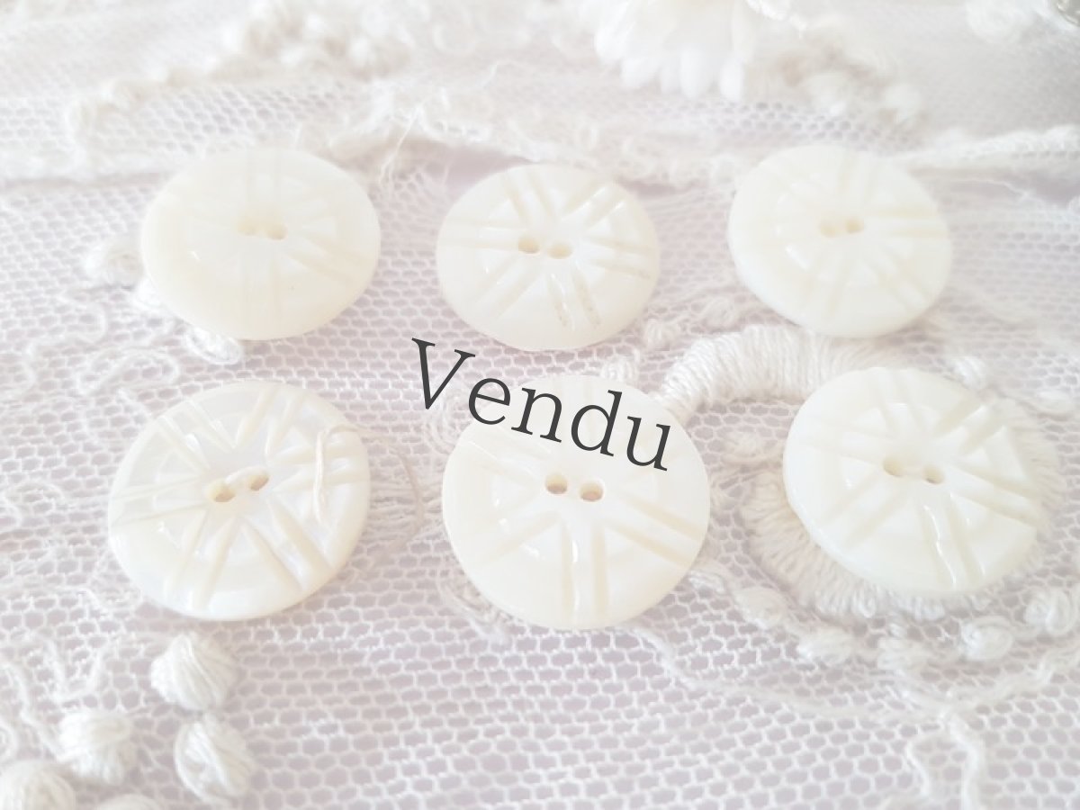 画像4: フランスアンティーク　きれいなカットの貝ボタン 18ｍｍ (4)