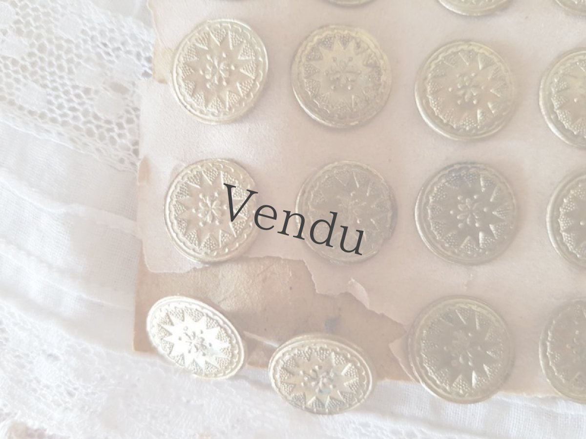 画像5: フランスアンティーク　ゴールドメタルボタンシート 13mm (5)