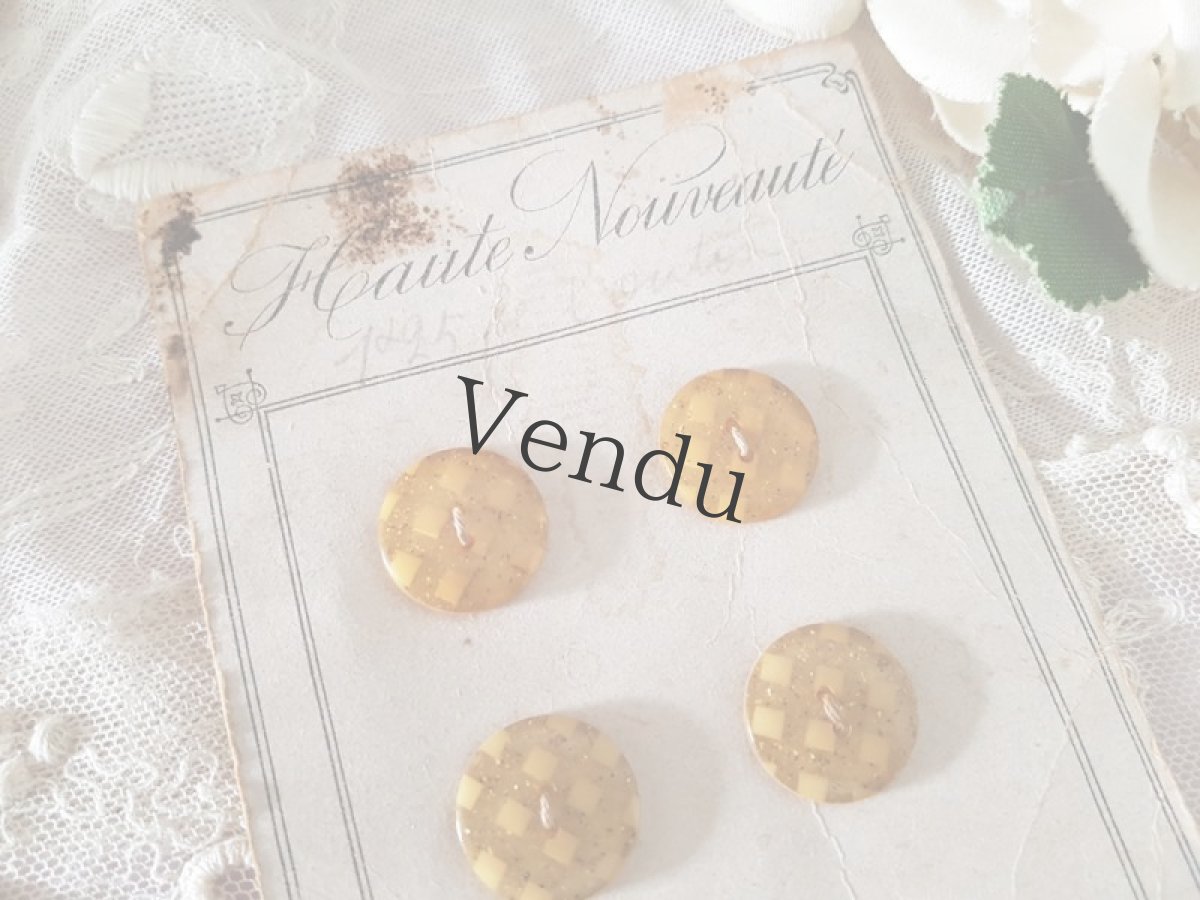 画像2: フランスアンティーク　ベークライトボタン　アップルジュース 20〜25mm (2)