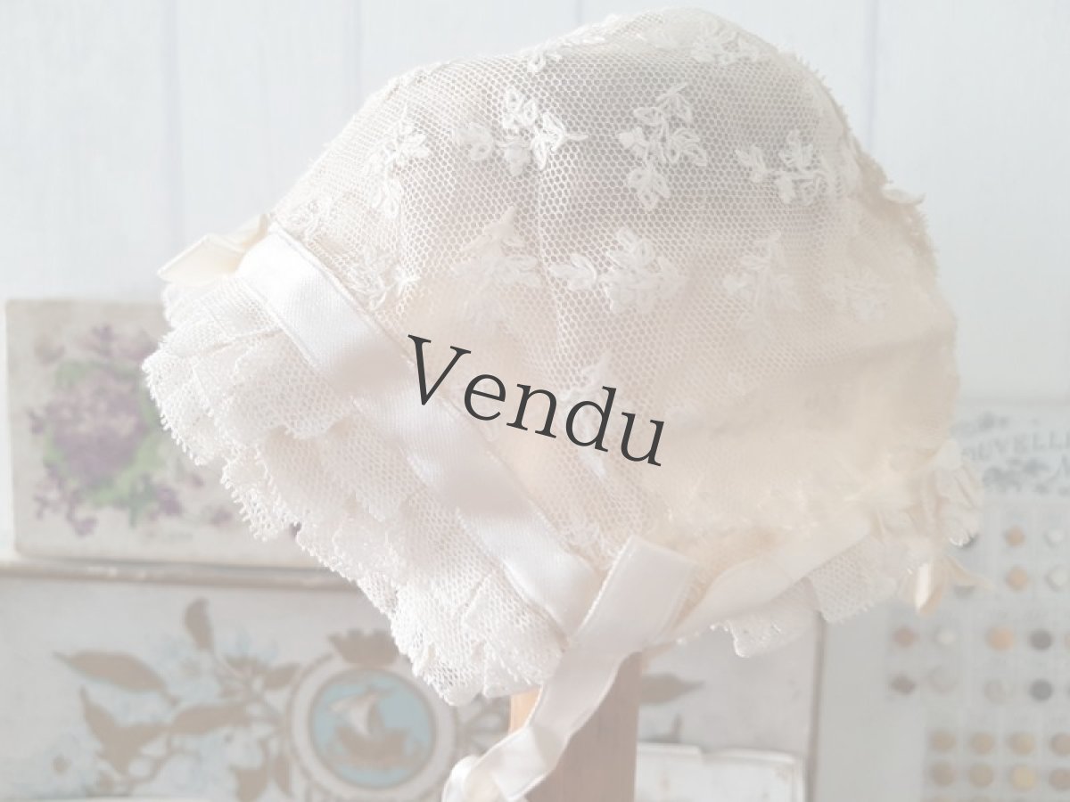 画像2: フランスアンティーク　アプリカシオンレースとシルクリボンのちいさなボネ (2)