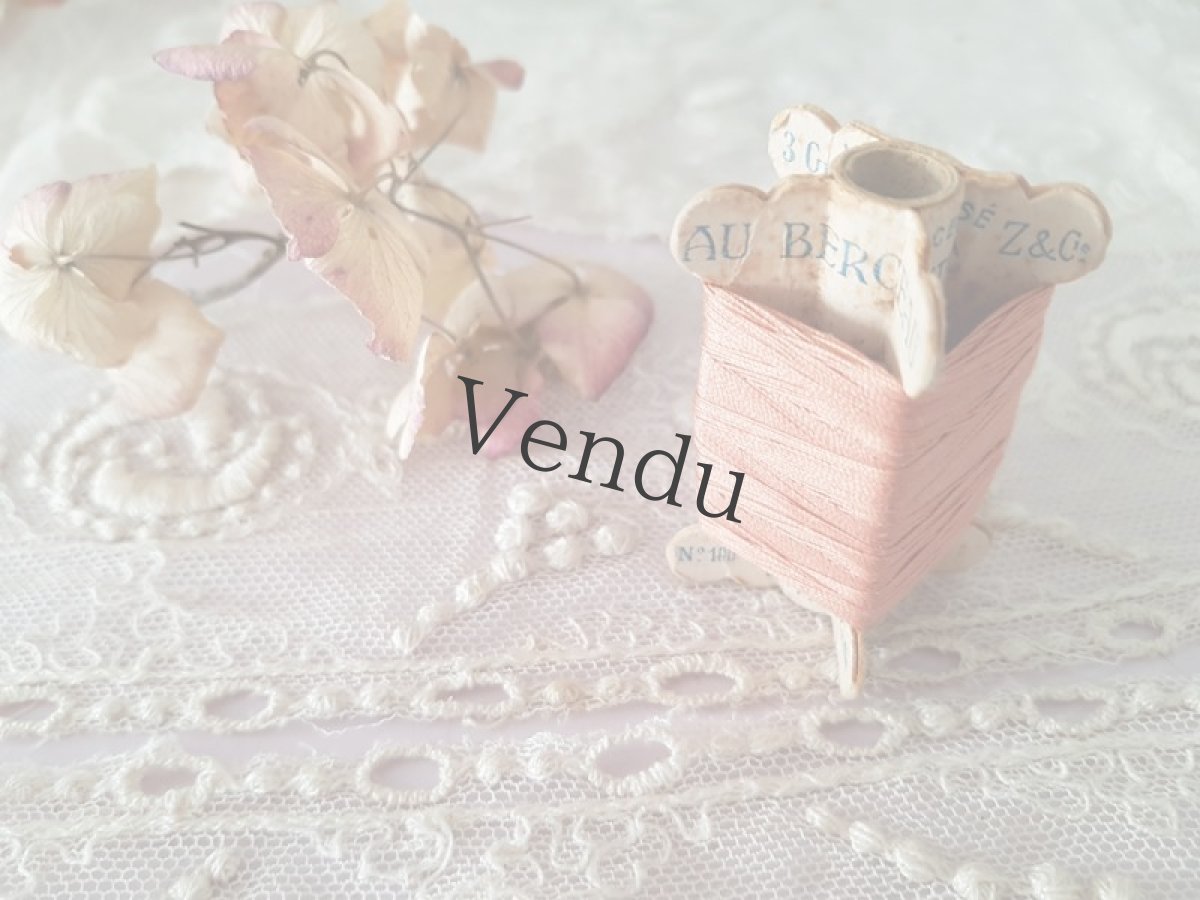 画像2: フランスヴィンテージ　立体糸巻き　アンティークローズ (2)