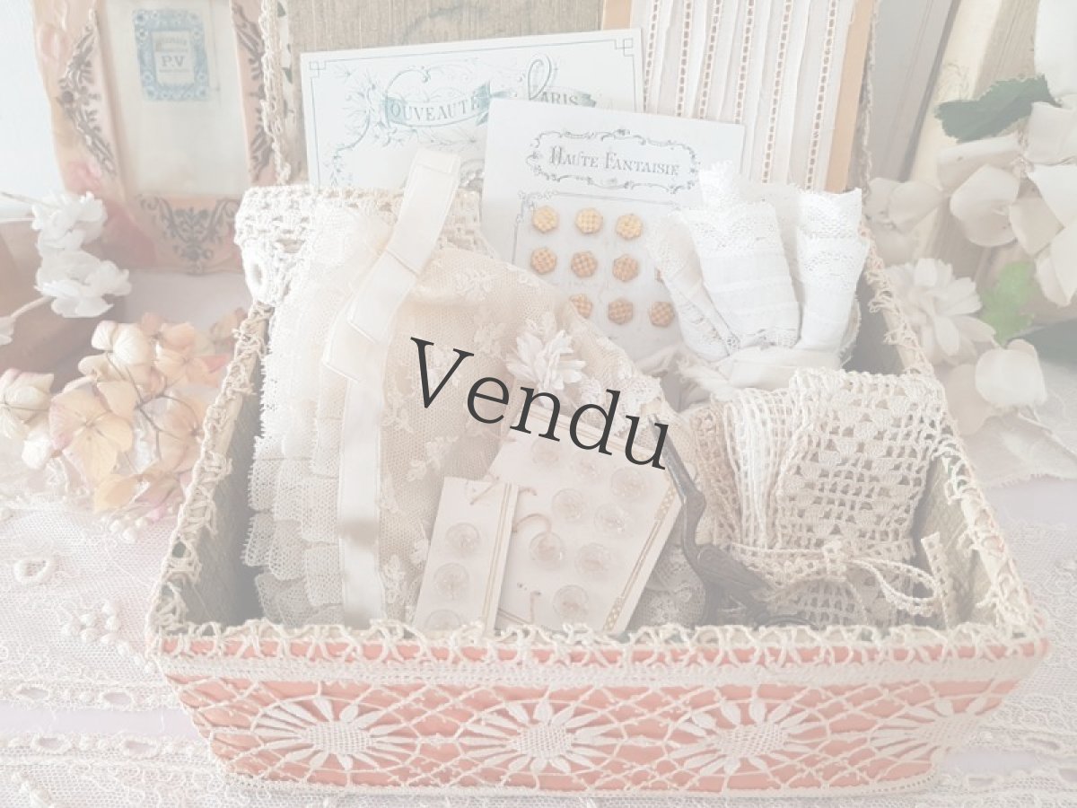 画像10: フランスアンティーク　天使のフィレレースカルトナージュボックス AU PRINTEMPS (10)