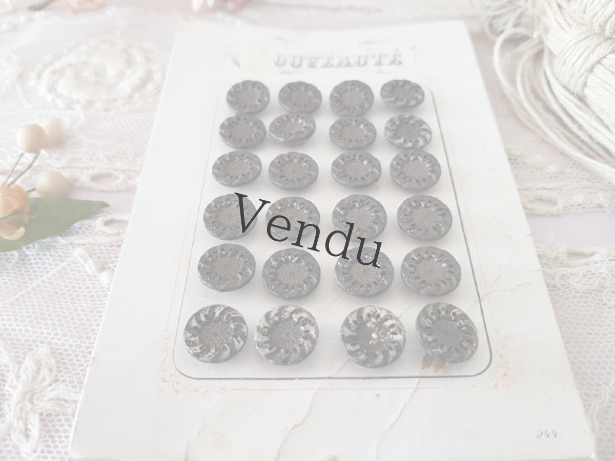 画像4: フランスアンティーク　メタルボタンシート NOIR 11mm (4)