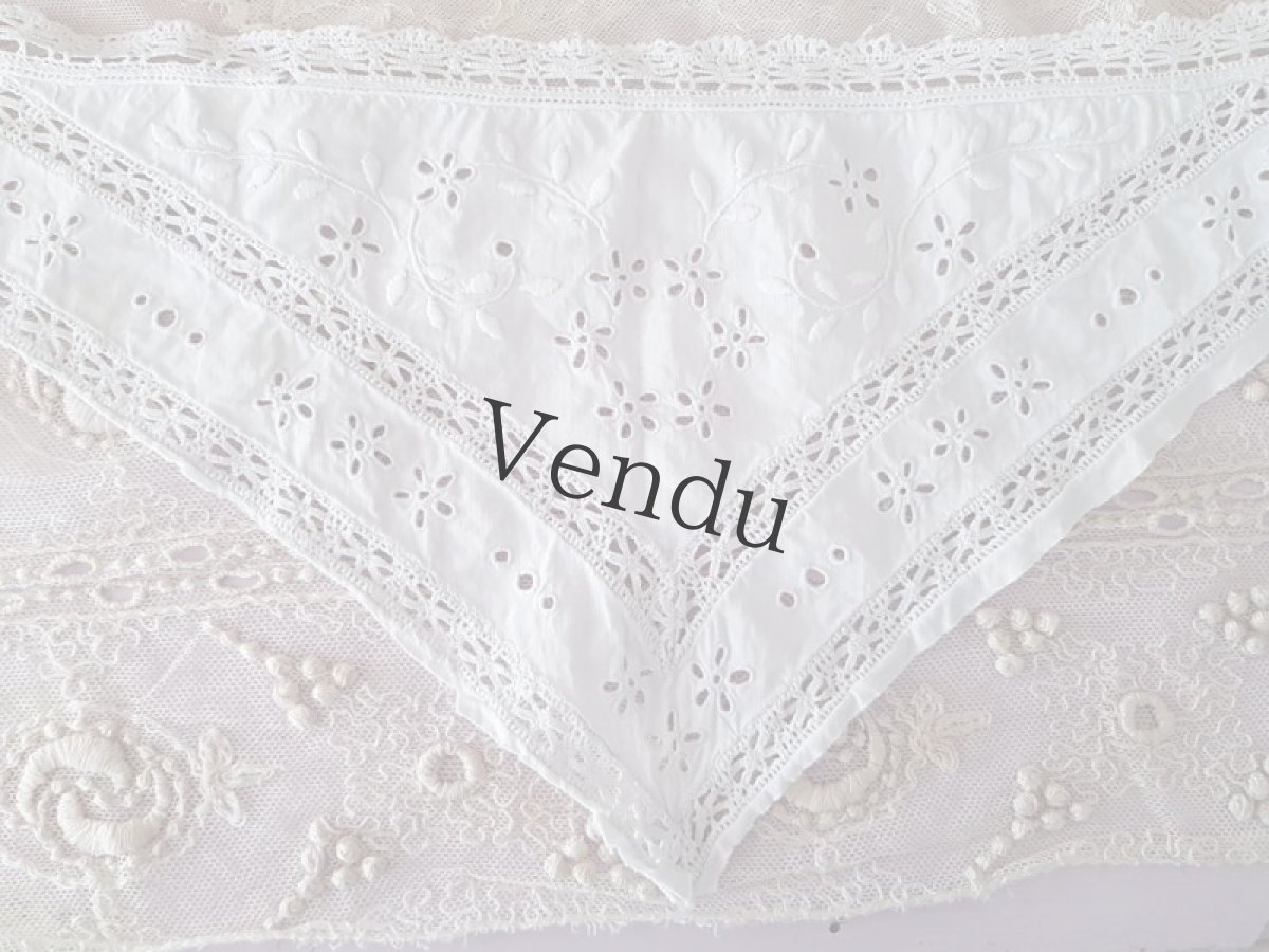 画像3: フランスヴィンテージ　小花のカットワーク 大きな三角形のモティーフ (3)