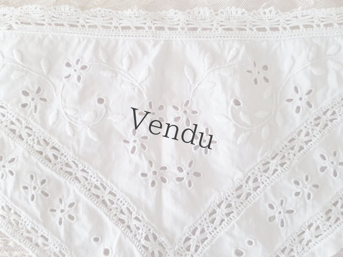 画像4: フランスヴィンテージ　小花のカットワーク 大きな三角形のモティーフ (4)