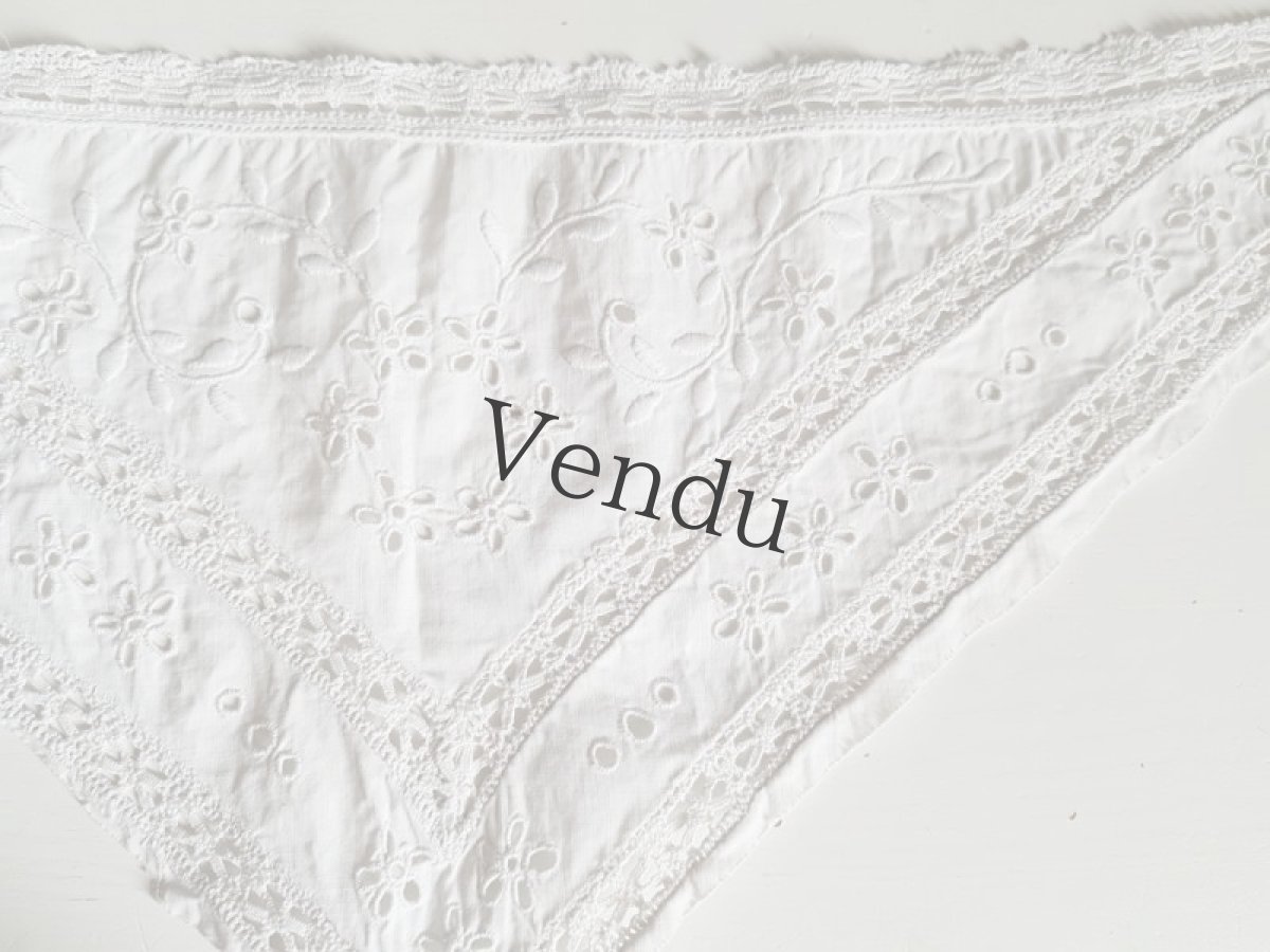 画像8: フランスヴィンテージ　小花のカットワーク 大きな三角形のモティーフ (8)