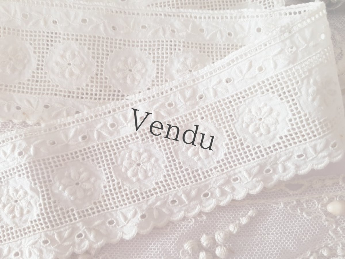 画像2: フランスヴィンテージ　白刺繍スカラップレース 63cm (2)