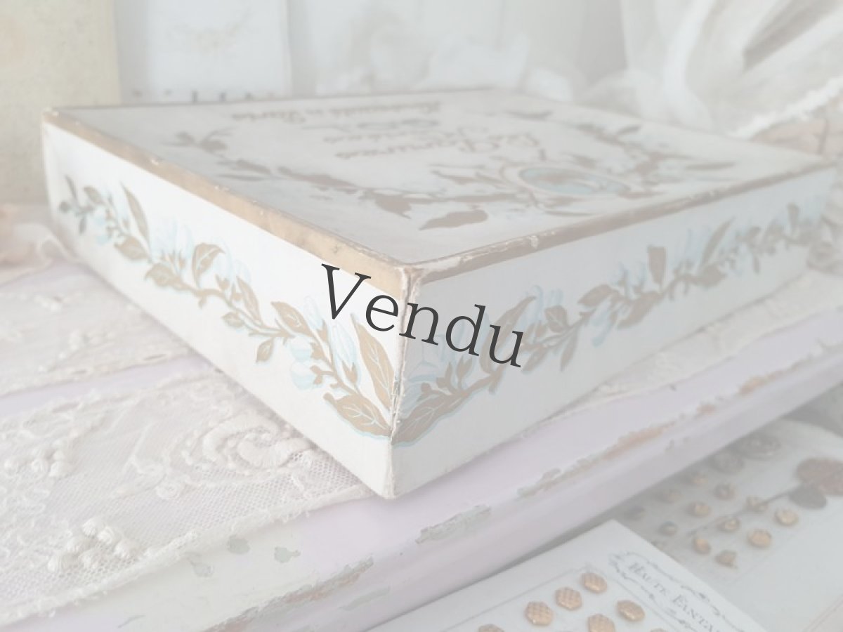 画像18: フランスアンティーク　マリアージュ ワックスフラワーティアラ、首飾りなどの装飾品紙箱入りセット (18)