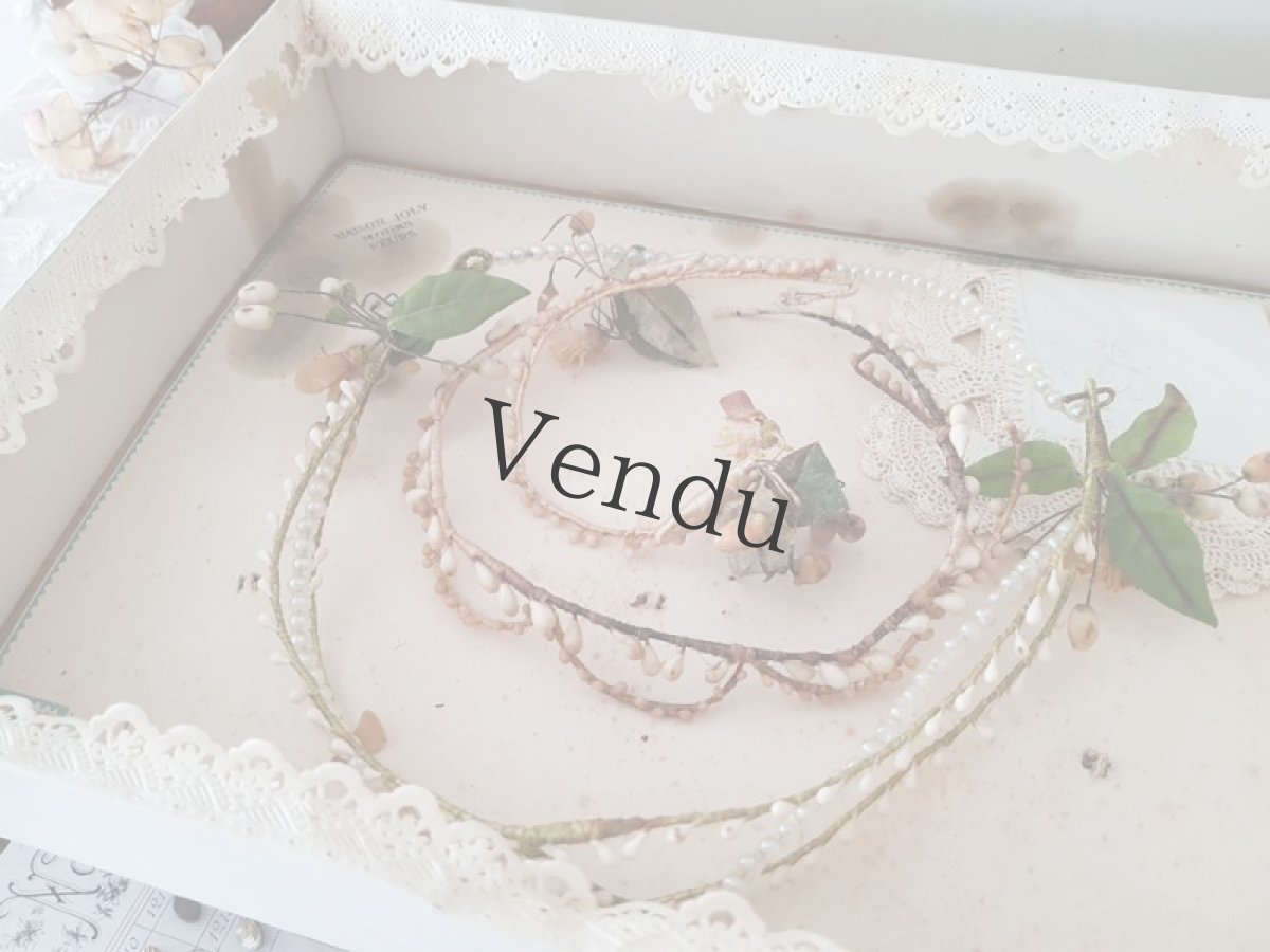 画像15: フランスアンティーク　マリアージュ ワックスフラワーティアラ、首飾りなどの装飾品紙箱入りセット (15)