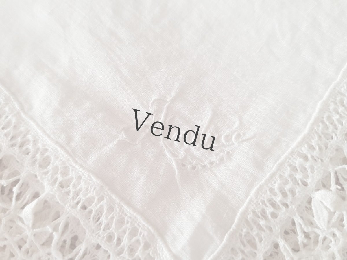 画像2: フランスアンティーク　刺繍入りレースハンカチ (2)