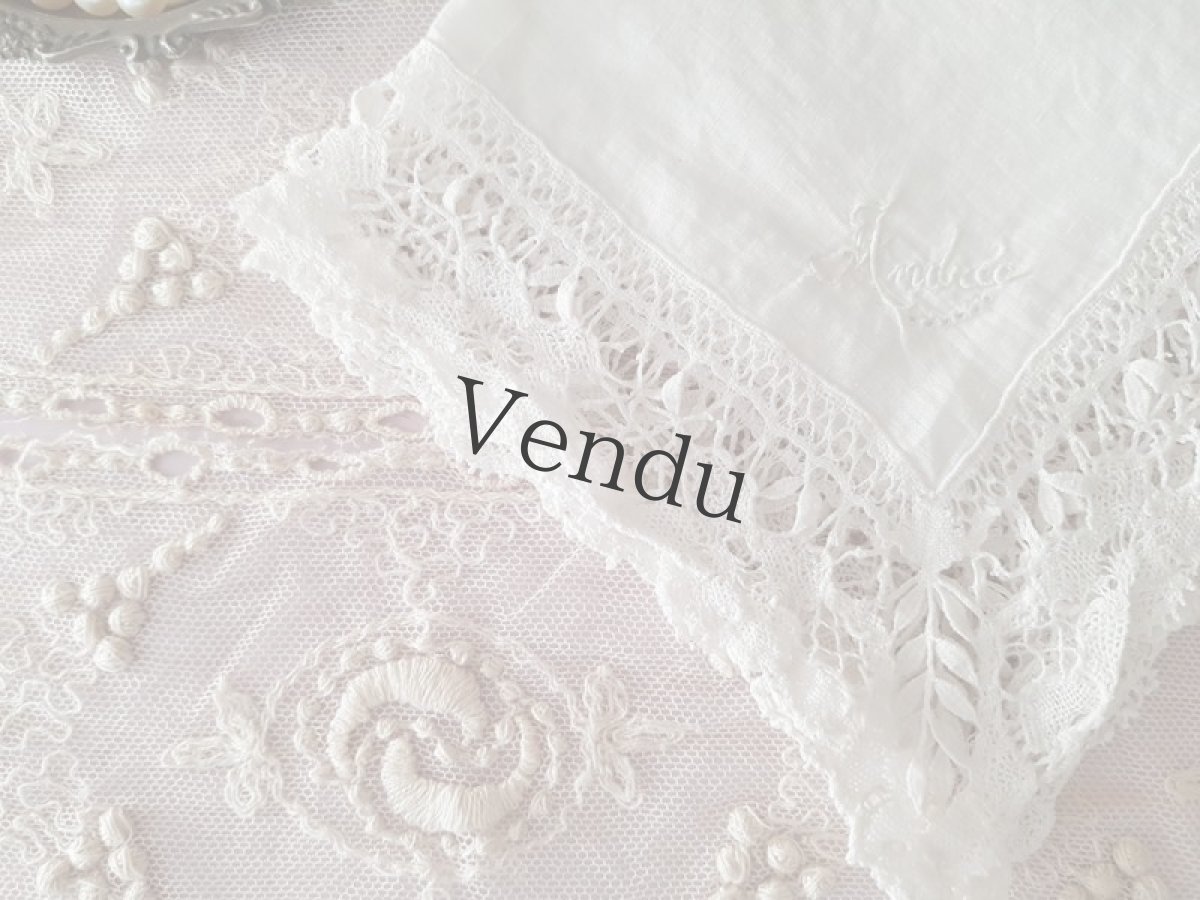 画像3: フランスアンティーク　刺繍入りレースハンカチ (3)