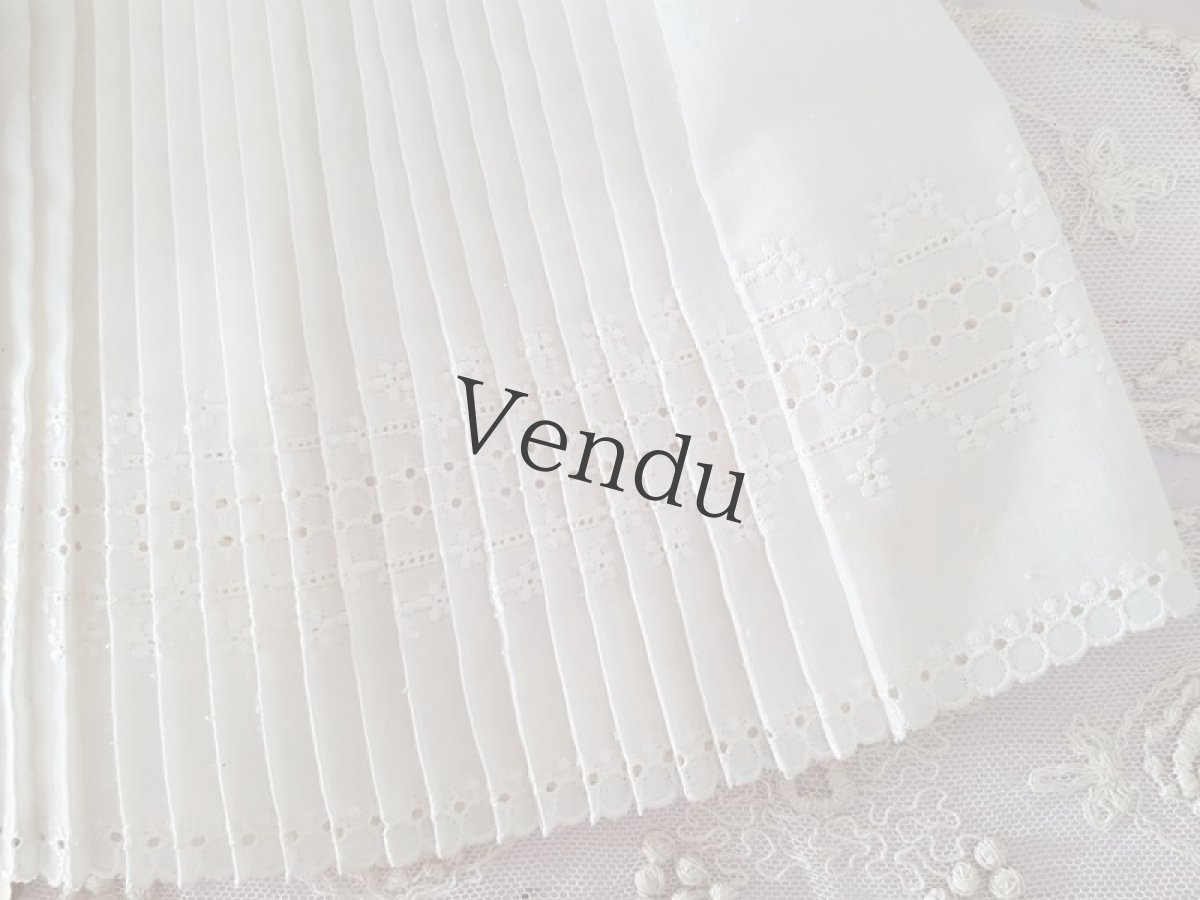 画像4: フランスヴィンテージ　可愛いちいさなプリーツブラウス (4)