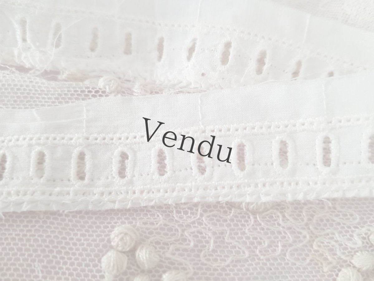 画像3: フランスアンティーク　リボン通し穴のあるカットワークレース 50cm〜 (3)