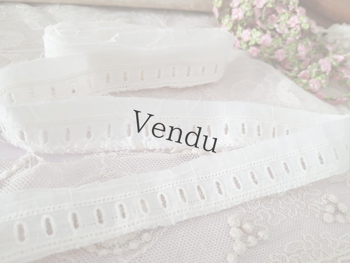 画像2: フランスアンティーク　リボン通し穴のあるカットワークレース 50cm〜 (2)