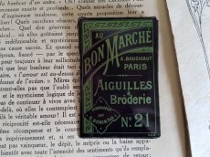 画像1: フランスアンティーク　AU BON MARCHÉの刺繍針 (1)