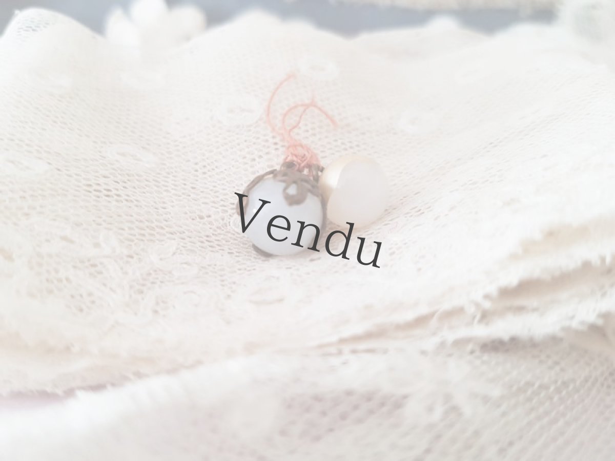 画像3: フランスアンティーク　つながったガラスパールボタン 2個 (3)