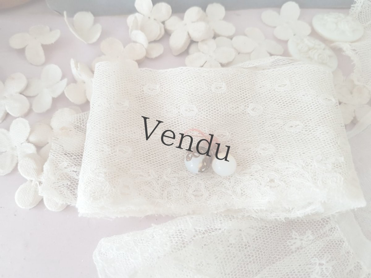 画像2: フランスアンティーク　つながったガラスパールボタン 2個 (2)