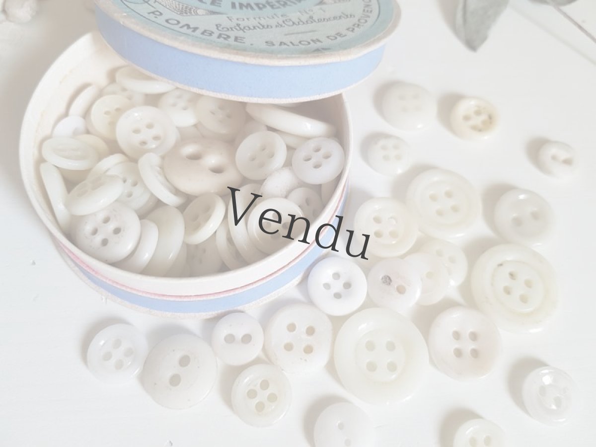 画像5: フランスアンティーク　ミルクガラスボタン　紙製ボックス入り (5)