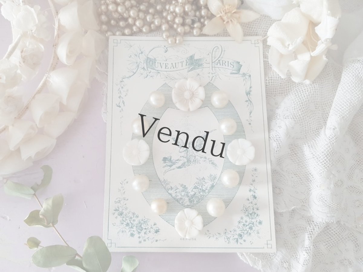 画像2: フランスアンティーク　お花と大粒ガラスパールボタンのボタンシート (2)