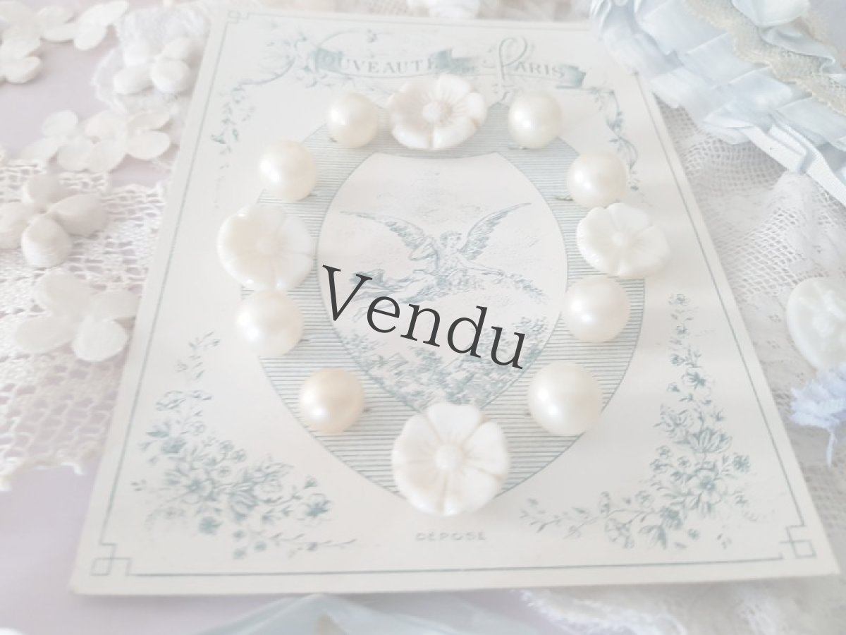 画像5: フランスアンティーク　お花と大粒ガラスパールボタンのボタンシート (5)