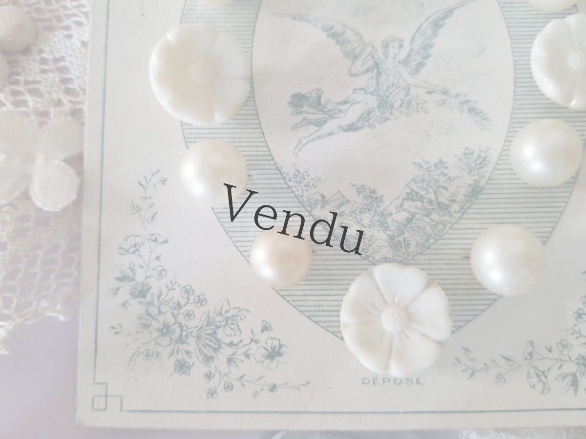 画像4: フランスアンティーク　お花と大粒ガラスパールボタンのボタンシート (4)