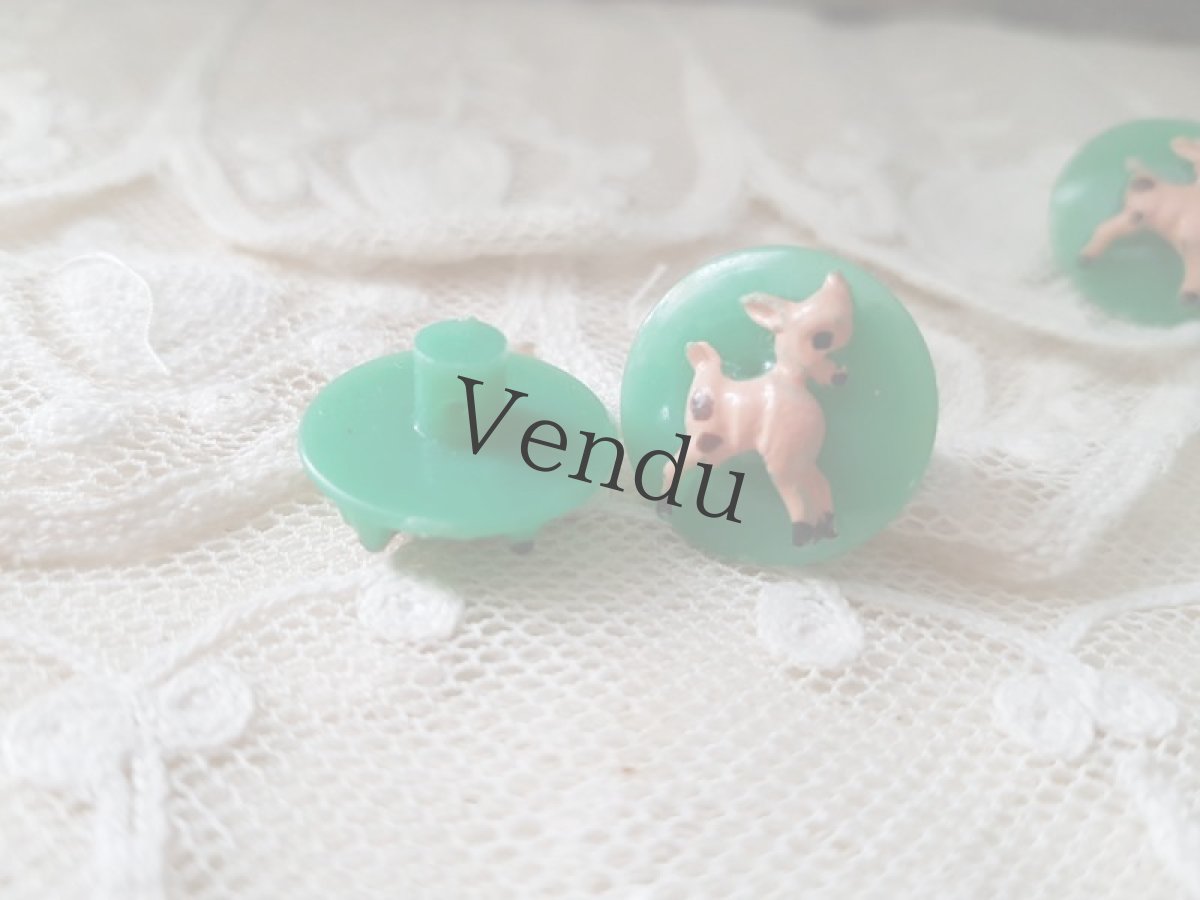 画像3: フランスヴィンテージ　バンビの型抜きボタンVert 18mm (3)