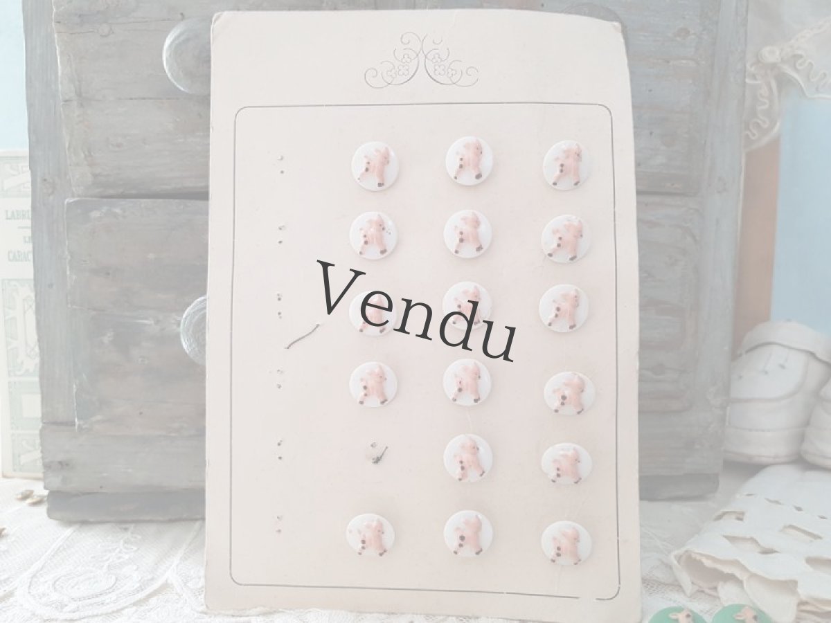 画像2: フランスヴィンテージ　バンビの型抜きボタンBlanc 14mm (2)