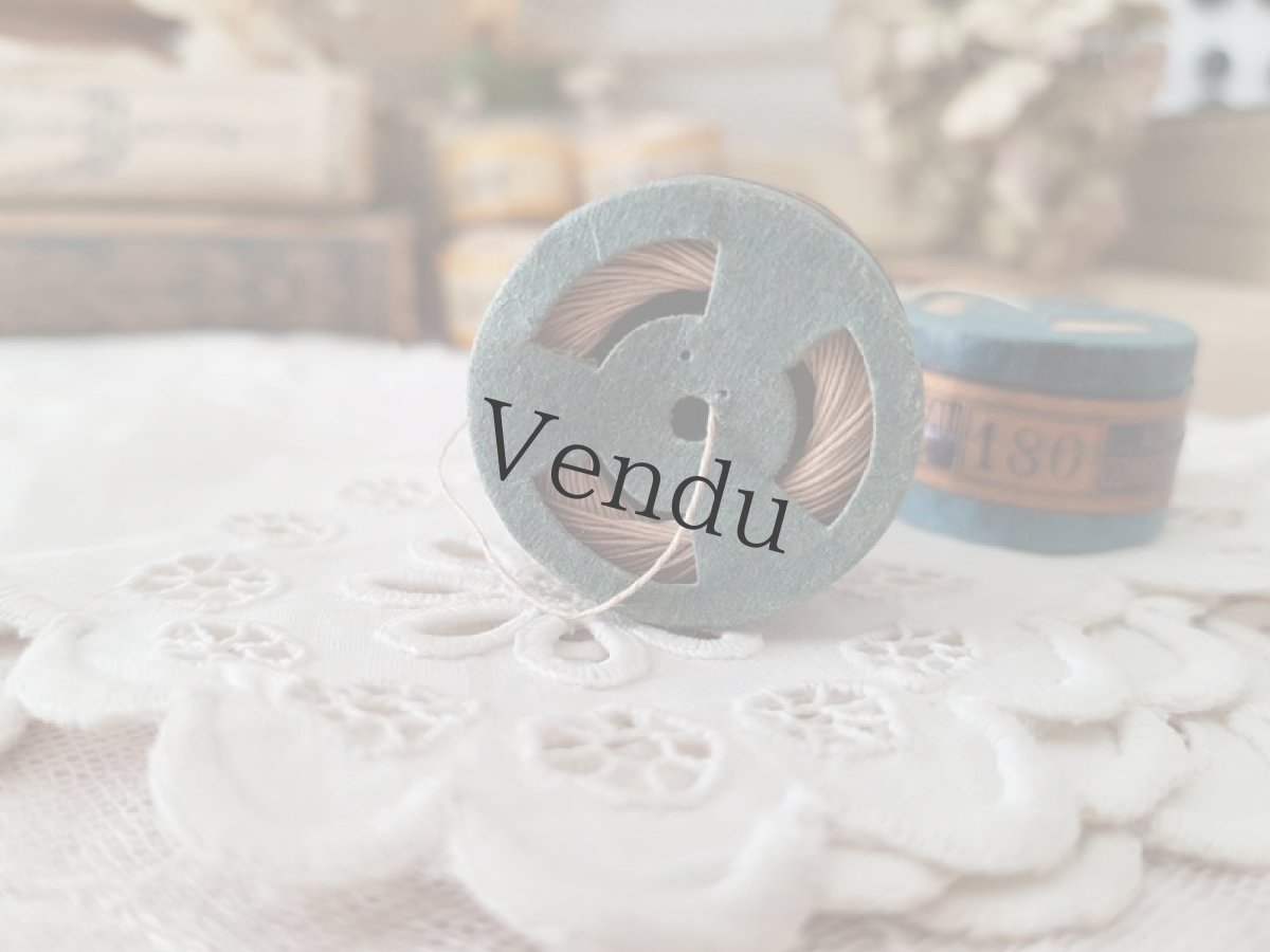 画像4: フランスアンティーク　AU CONSCRIT 小さな紙製カプセル型の糸玉 リネン 100 (4)