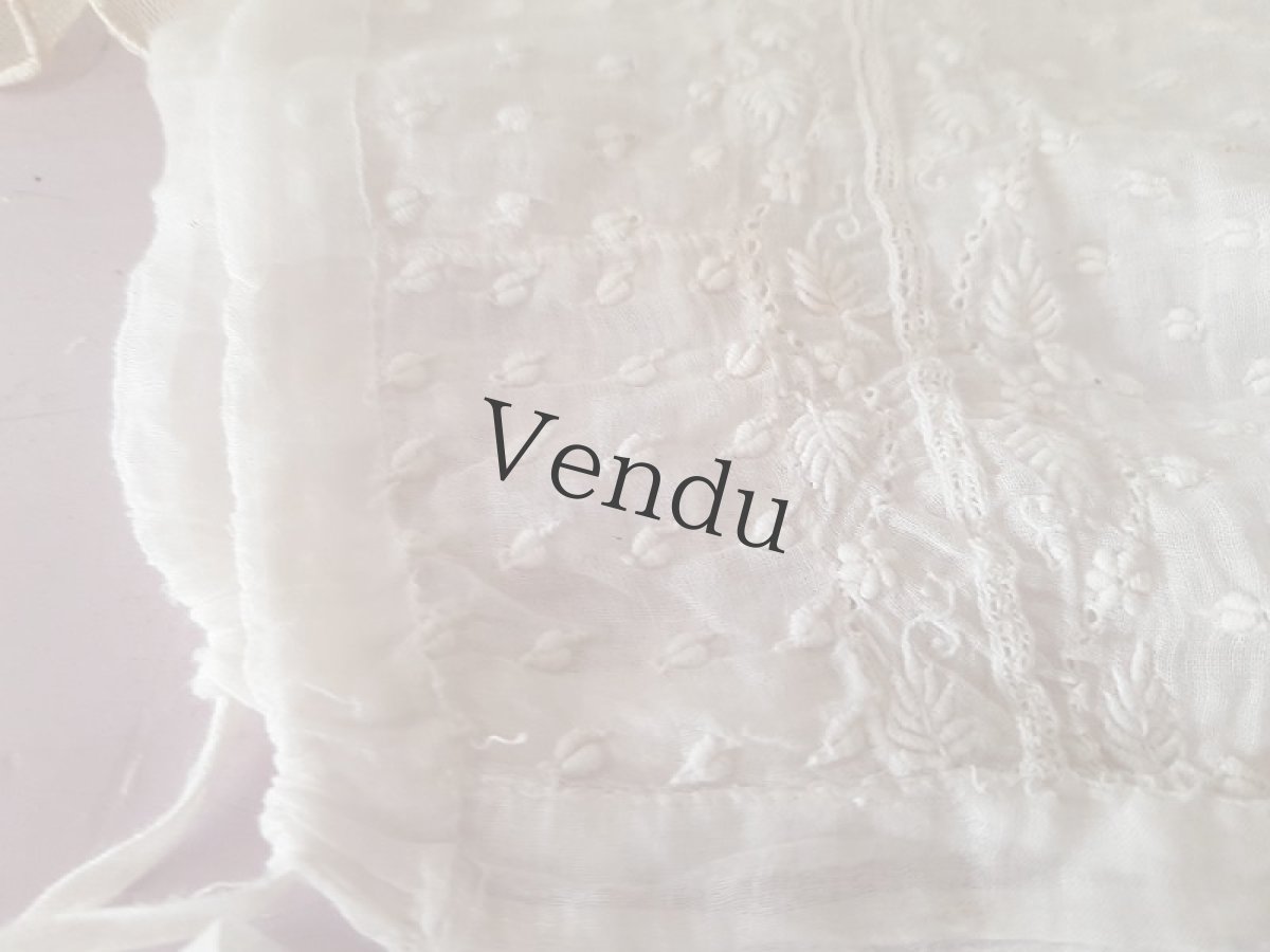 画像4: フランスアンティーク　白糸刺繍の小さなボネとつけ襟セット (4)