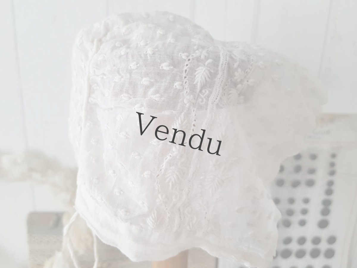 画像9: フランスアンティーク　白糸刺繍の小さなボネとつけ襟セット (9)