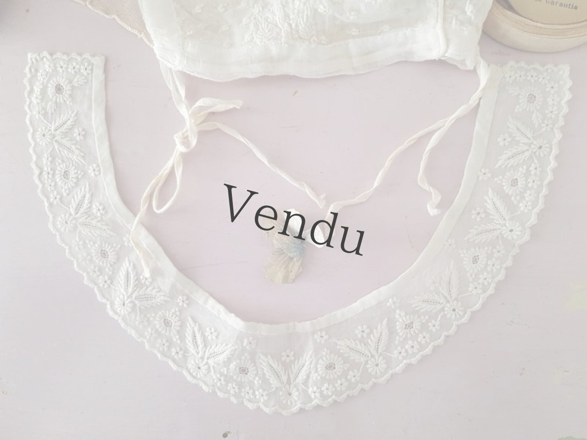画像11: フランスアンティーク　白糸刺繍の小さなボネとつけ襟セット (11)