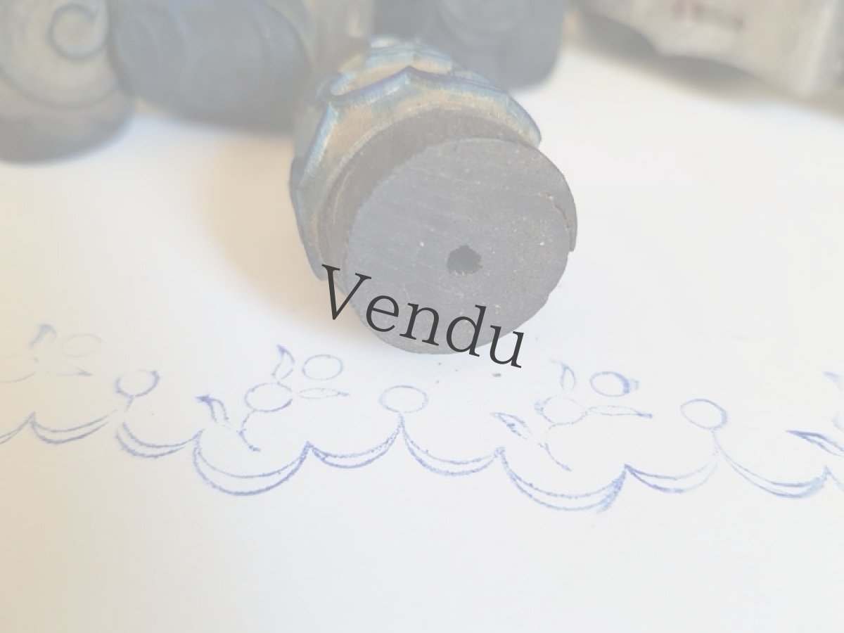 画像3: フランスアンティーク　刺繍木製スタンプ　木の実／果物 20mm (3)